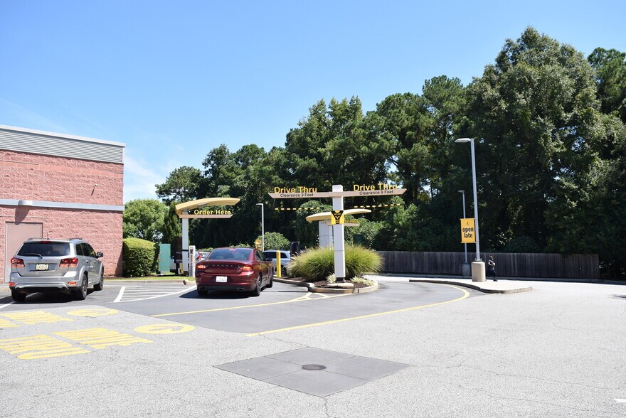 More Photos Of 1949 Mountain Industrial Blvd, Tucker Restaurant For Sale