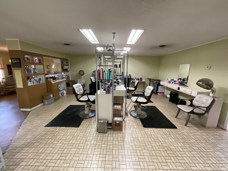 More Photos Of 1609 Hemingway Hwy, Hemingway Storefront Retail Residential For Sale
