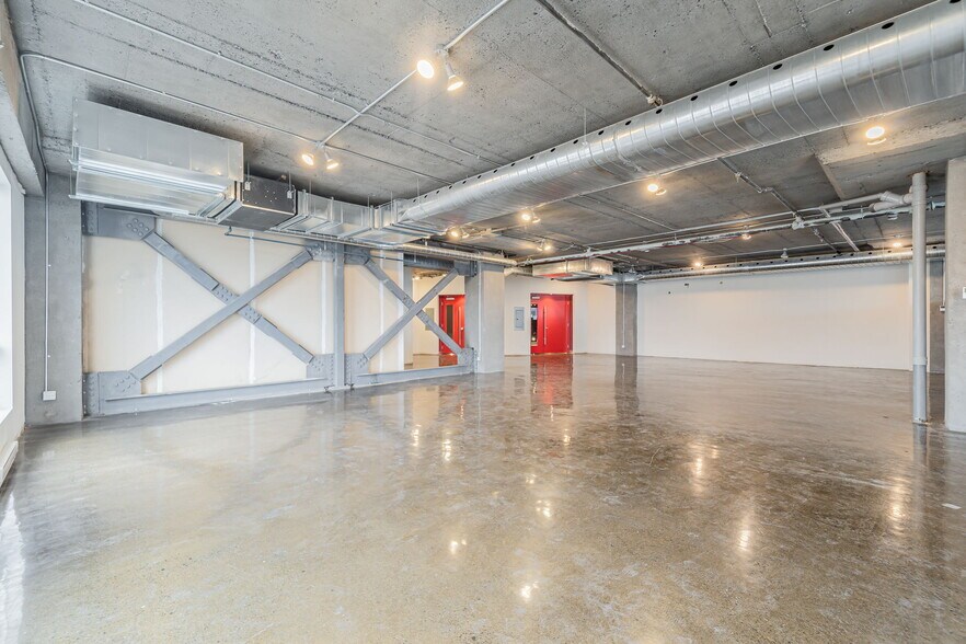 More Photos Of 3737 Boul Cremazie E, Montréal Office For Sale