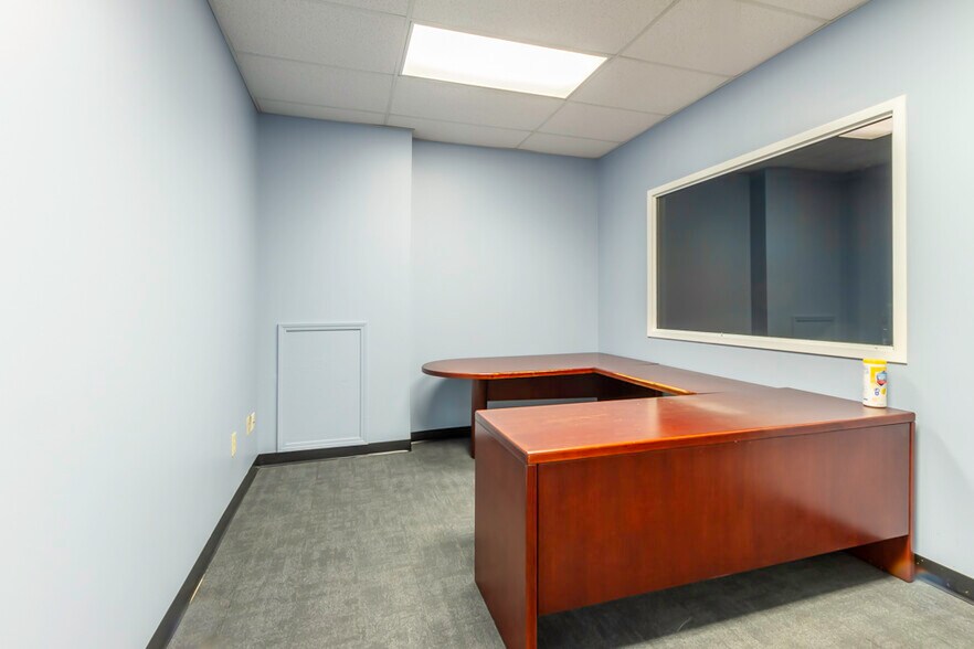 More Photos Of 2840 Mitthoeffer Pl, Indianapolis Warehouse For Sale