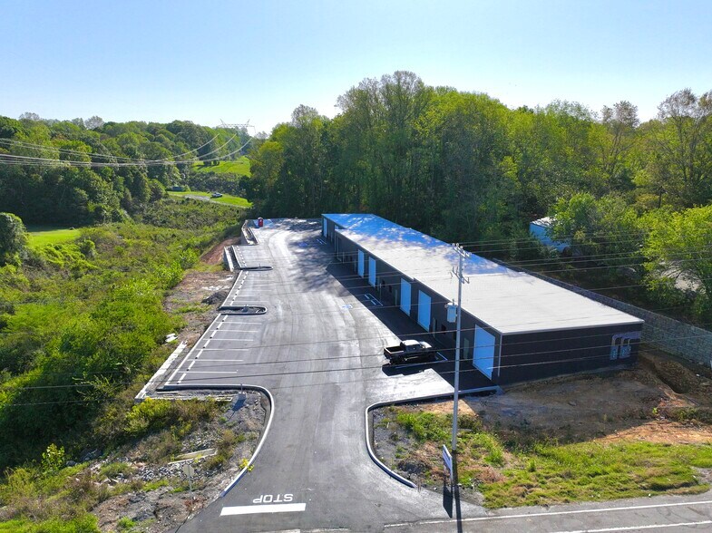 More Photos Of 1820 Highway 31 W, White House Warehouse For Sale