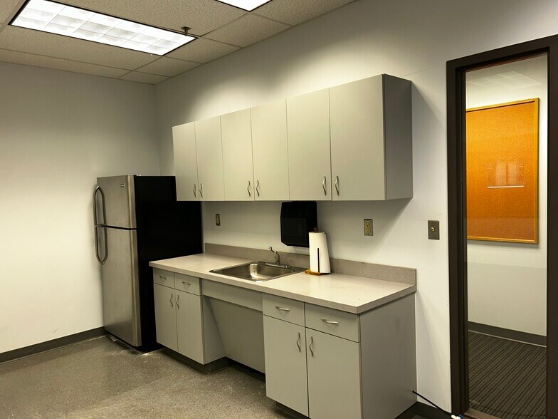 More Photos Of 230 Commerce Way, Portsmouth Office For Lease