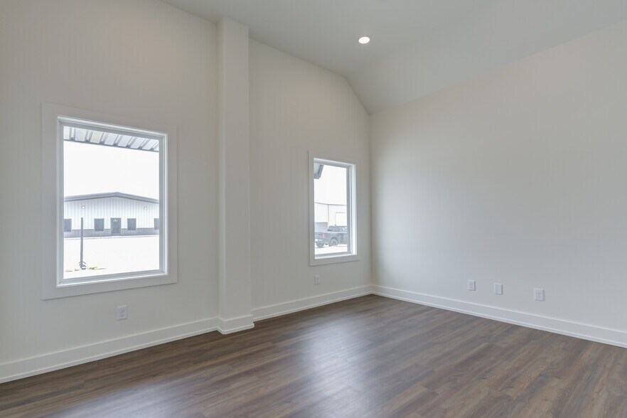 More Photos Of 8922 County Road 6820, Lubbock Warehouse For Sale