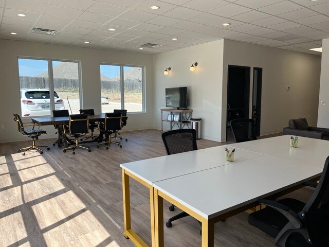 More Photos Of 15105 Crown At Lone Oak Rd, Edmond Office For Lease