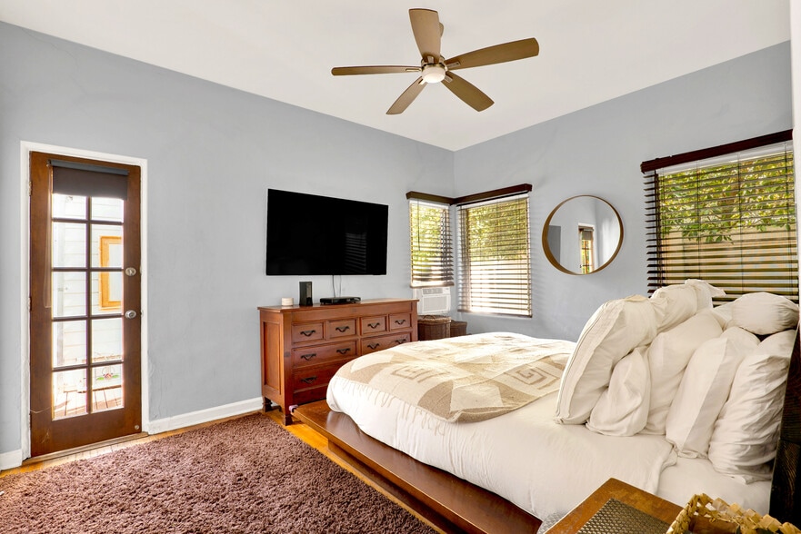 More Photos Of 811 N Citrus Ave, Los Angeles Multifamily For Sale