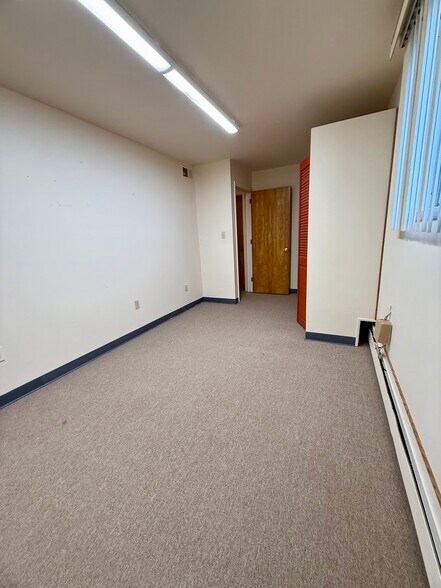 More Photos Of 33850 Armada Ridge Rd, Richmond Warehouse For Lease