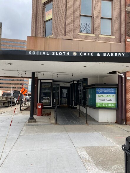Primary Photo Of 301 S Washington Sq, Lansing Storefront For Lease