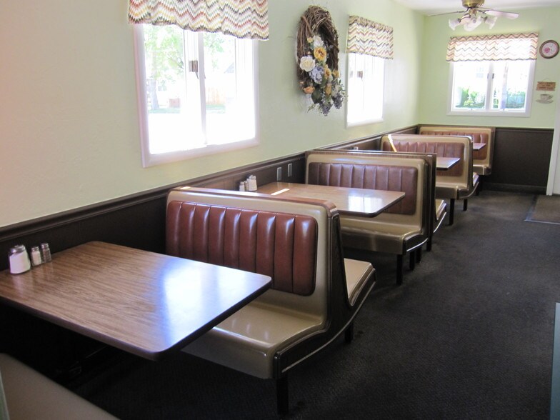 More Photos Of 413 Bank St, Lodi Restaurant For Sale