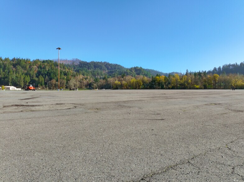 More Photos Of 1577 Glide Loop Dr, Glide Industrial For Sale