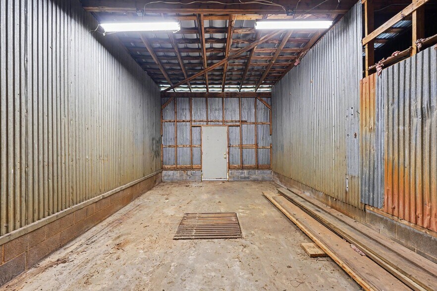 More Photos Of 427 W Gene Hairston St, Madison Auto Repair For Sale