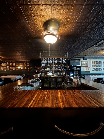 More Photos Of 60 W Ontario St, Chicago Restaurant For Sale