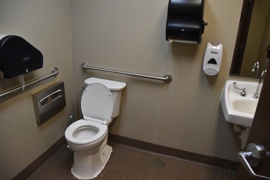 More Photos Of 8699 Elk River Rd N, Clendenin Drugstore For Sale