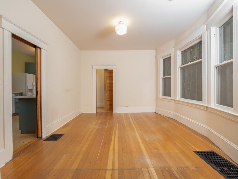 More Photos Of 317 NE Sacramento St, Portland Office For Sale