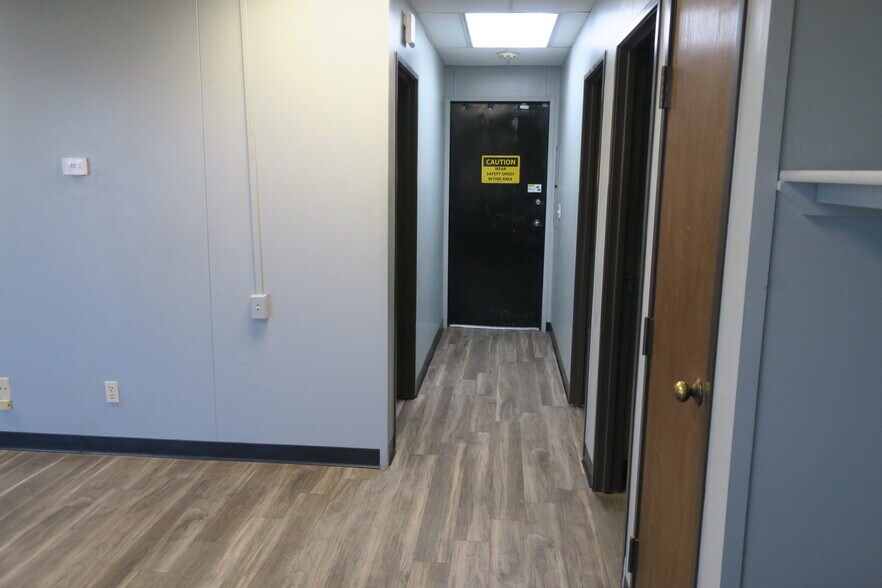 More Photos Of 3600 S Council Rd, Oklahoma City Manufacturing For Lease