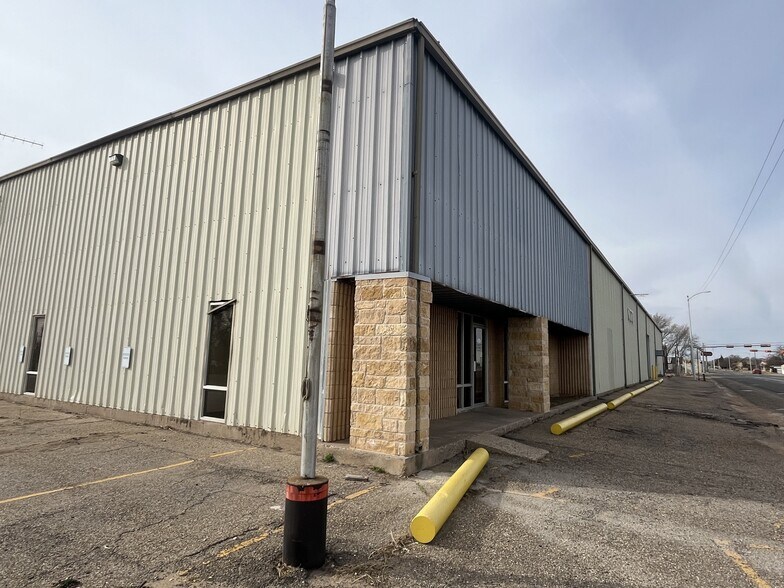 More Photos Of 1012 E Waylon Jennings Blvd, Littlefield Industrial For Sale