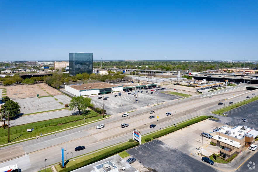 More Photos Of 200 W Greens Rd, Houston Freestanding For Sale