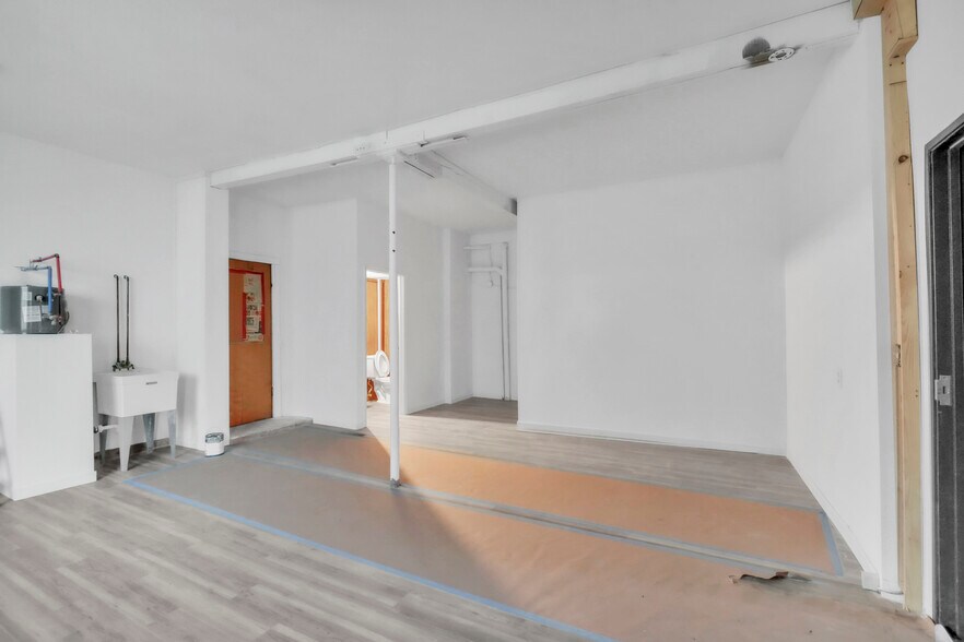 More Photos Of 1243 Michigan Ave, Bay City General Retail For Lease