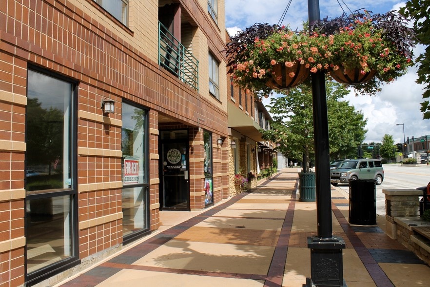 More Photos Of 4714 Main St, Lisle Apartments For Lease