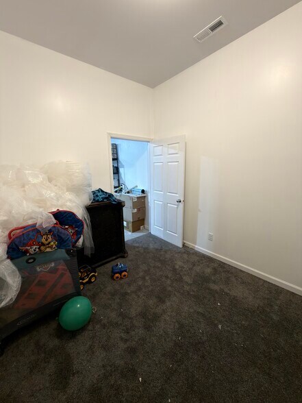 More Photos Of 205 Wiley ave, Washington General Retail For Sale