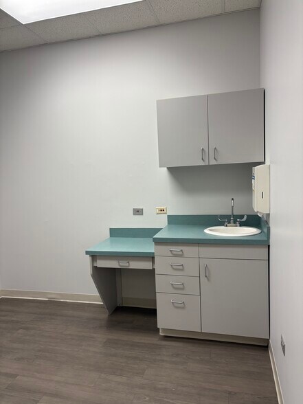More Photos Of 7734 W North Ave, Elmwood Park Medical For Lease