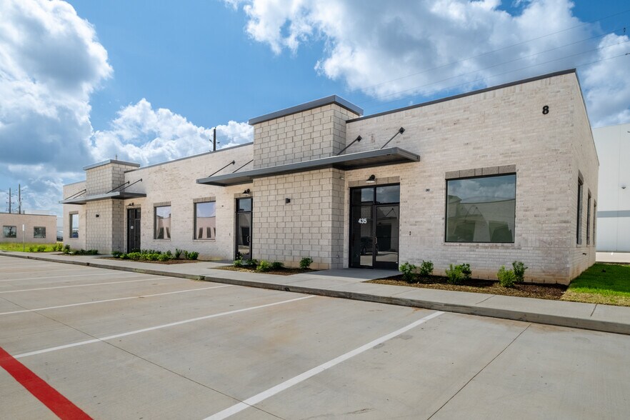 More Photos Of 30625 Kingsland Blvd, Brookshire Office For Lease