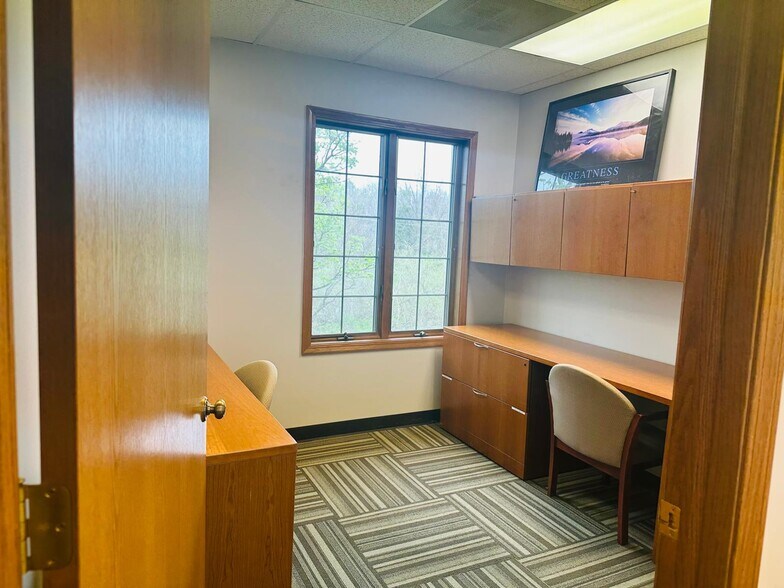 More Photos Of 1440 Maple Ave, Lisle Office For Lease