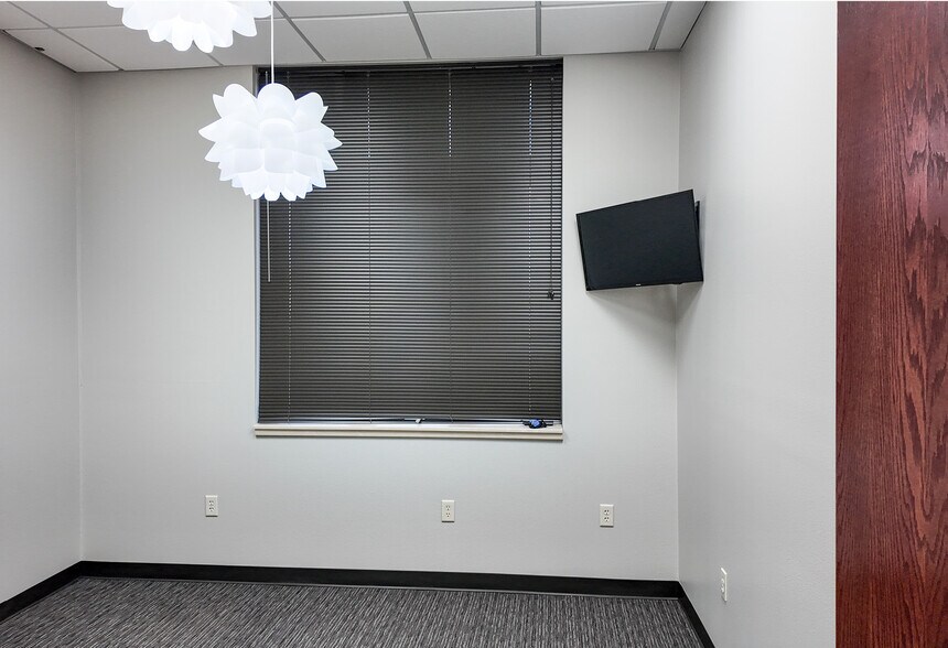 More Photos Of 5019-5023 S Bur Oak Pl, Sioux Falls Office For Lease