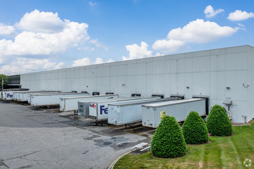 More Photos Of 351-355 Crestmont Dr, Fort Mill Warehouse For Lease