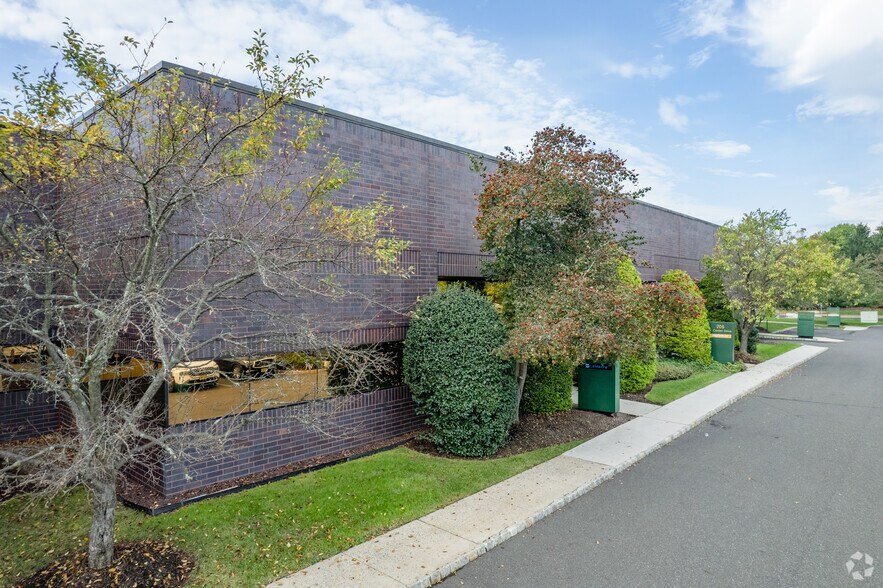 More Photos Of 200-225 N Center Dr, North Brunswick Office For Lease