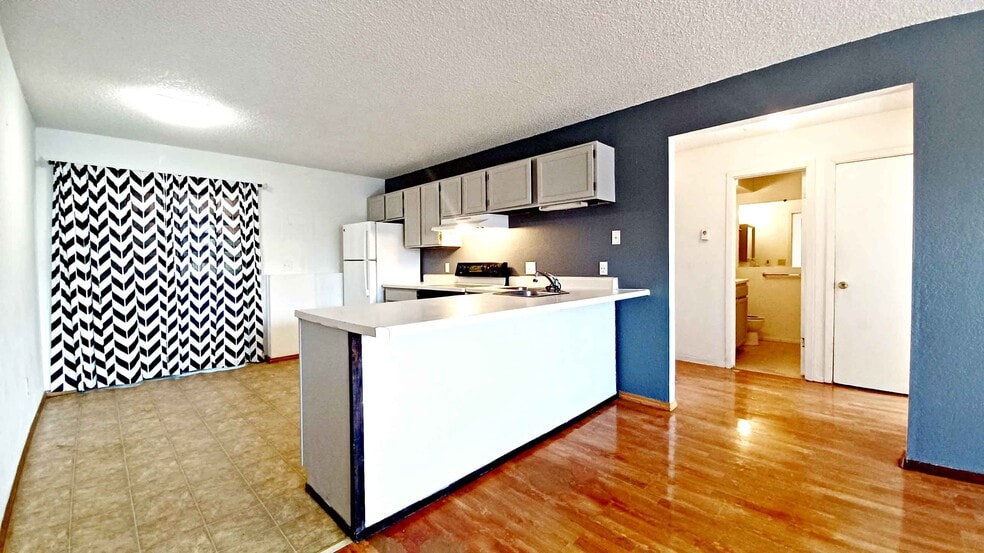 More Photos Of 935 Hathaway Dr, Colorado Springs Apartments For Sale