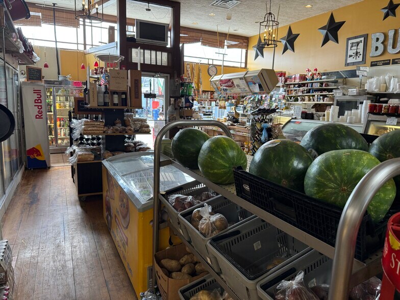 More Photos Of 127 Dartmouth St, New Bedford Storefront For Sale