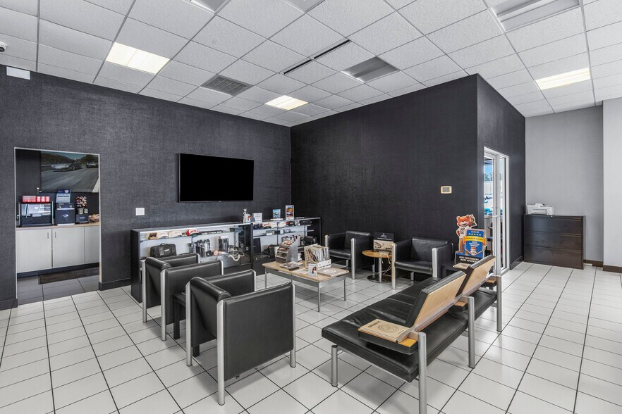 More Photos Of 5385 N I 55 St, Jackson Auto Dealership For Sale