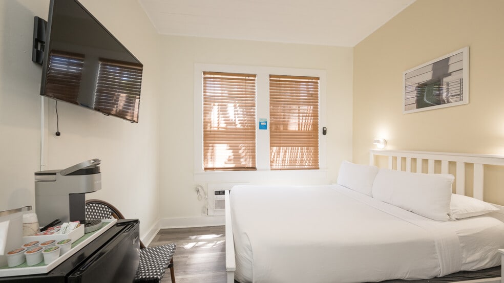 More Photos Of 525 United St, Key West Hotel For Sale