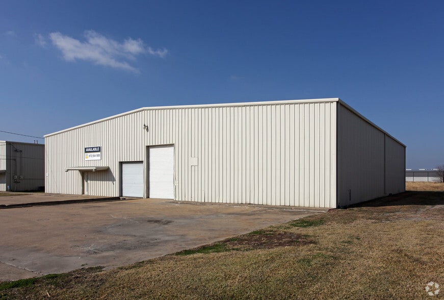 More Photos Of 12063 Currency Cir, Forney Warehouse For Lease