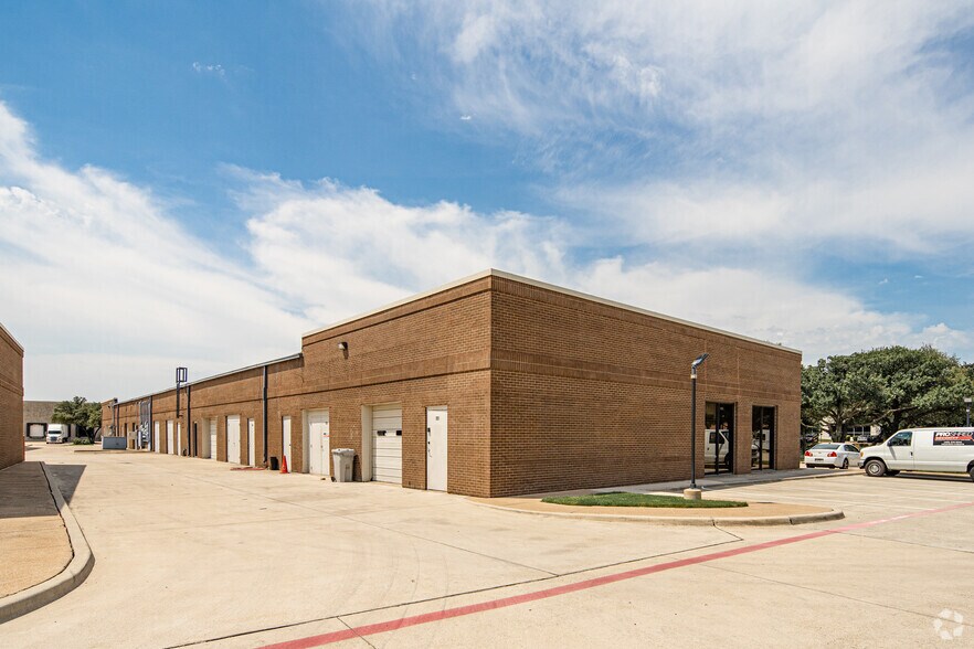 More Photos Of 1313 Valwood Pky, Carrollton Unknown For Lease