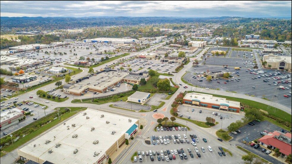 More Photos Of 2200A Hamilton Place Blvd, Chattanooga Storefront Retail Office For Lease