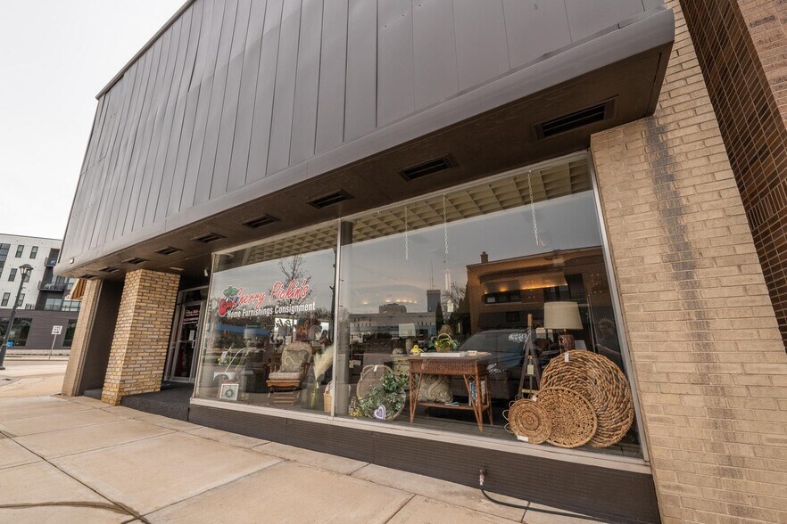 More Photos Of 337 N Main St, West Bend Storefront For Lease