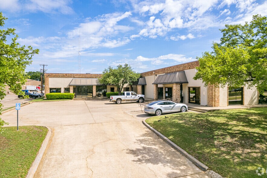 More Photos Of 4215 N Beltwood Pky, Dallas Industrial For Lease