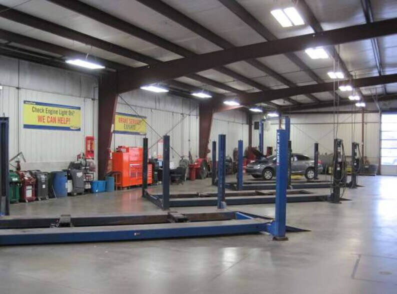 More Photos Of 709 S Commercial St, Harrisburg Auto Repair For Sale