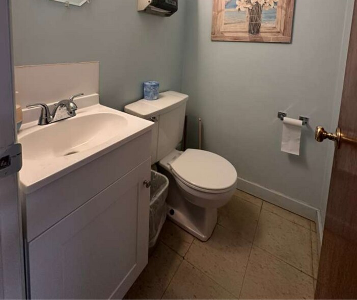 More Photos Of 415 Main St., Laurel Flex For Lease