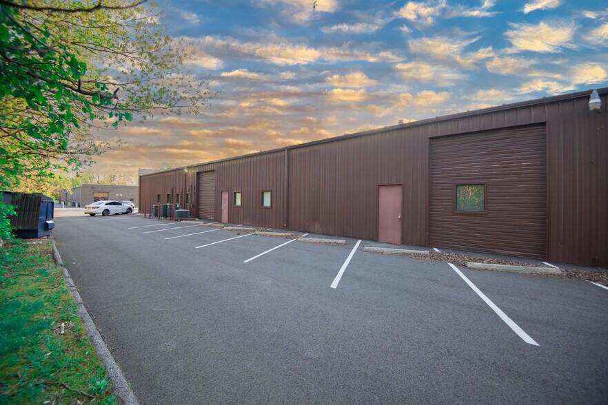 More Photos Of 1 Post Office Rd, Waldorf Medical For Lease