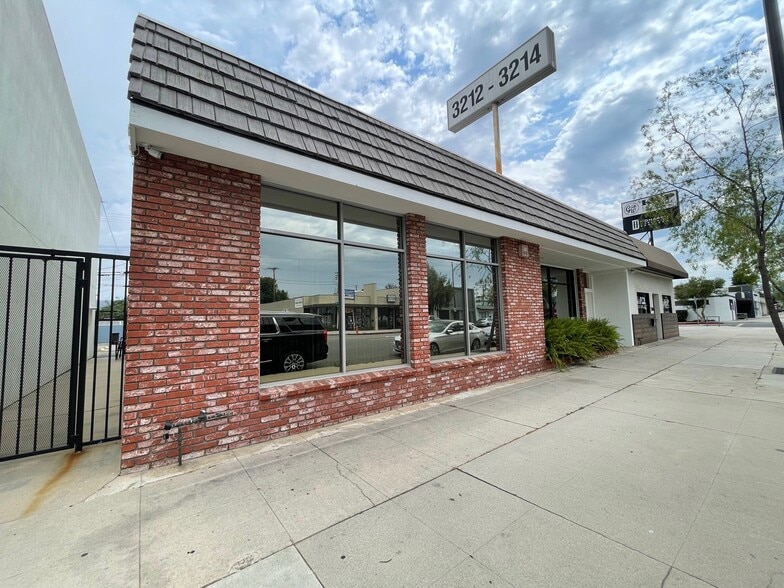 More Photos Of 3212-3214 W Burbank Blvd, Burbank Office For Sale