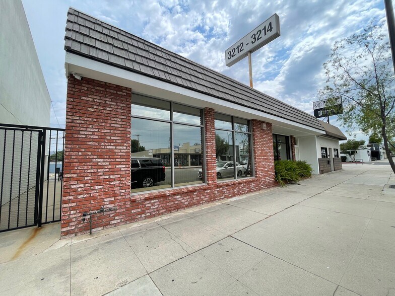 More Photos Of 3212-3214 W Burbank Blvd, Burbank Office For Lease