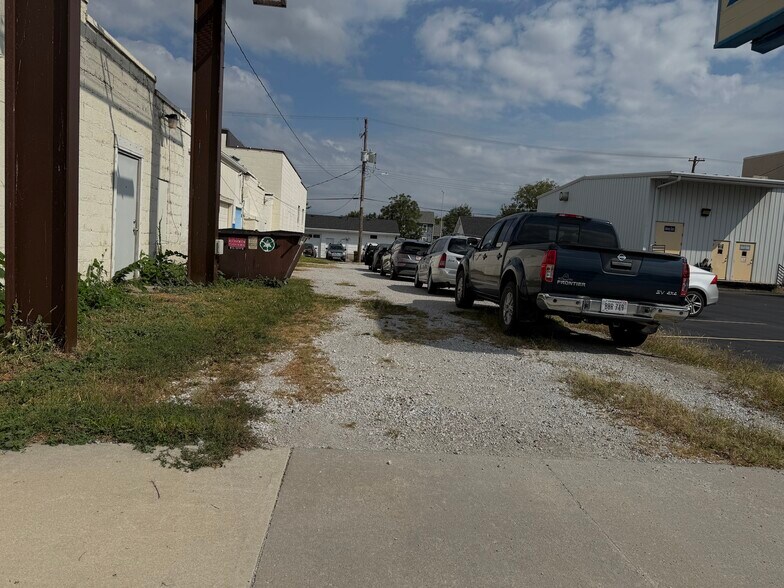 More Photos Of 2322-2324 O St, Lincoln Storefront For Sale