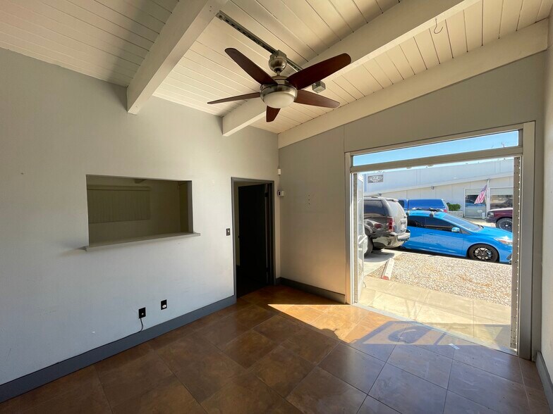 More Photos Of 931-945 W Hoover Ave, Orange Manufacturing For Sale