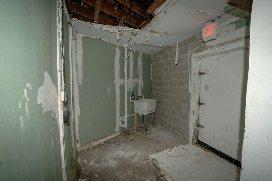 More Photos Of 14049-14051 Gratiot Ave, Detroit Storefront Retail Office For Sale