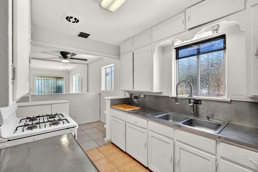 More Photos Of 4401 N 16th St, Phoenix Freestanding For Lease