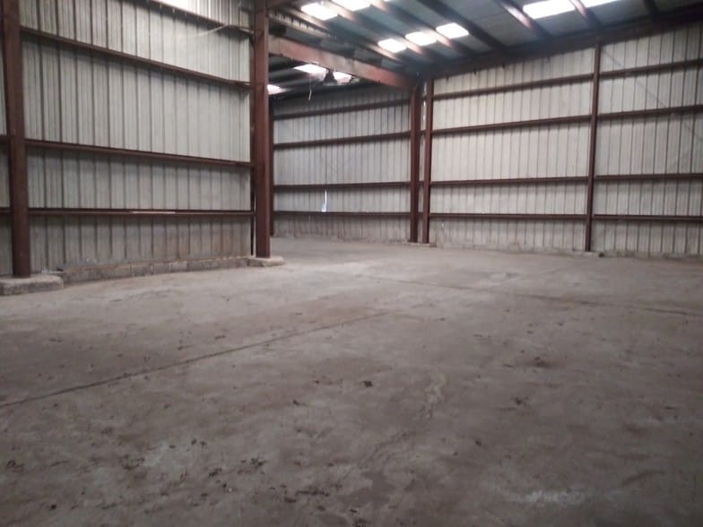 More Photos Of 5017 N Coolidge Dr, Tampa Warehouse For Sale