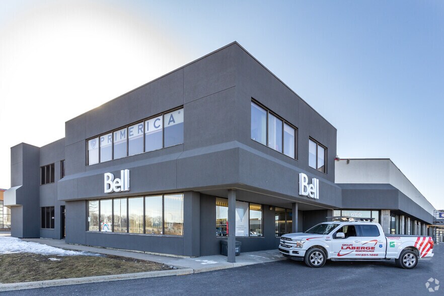 More Photos Of 588-670 Rue Jean-Neveu, Longueuil Storefront For Lease