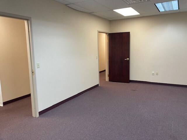 More Photos Of 6111 Heritage Park Dr, Chattanooga Office For Lease
